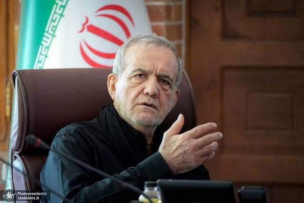پزشکیان: اگرچه صداوسیما تنها بخشی از سخنان رهبر شهید درباره عدم مذاکره را پخش می‌کنند، اما در جلسات خصوصی با معظم‌له، ایشان بر ضرورت خاتمه دادن به این وضعیت تأکید داشتند/ برخی سخنان نادرست و بی‌توجه به ابعاد مختلف، موجب کوچک نمایی دستاوردها می‌شود
