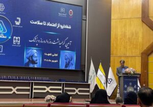 عضو کمیسیون برنامه: داروسازان واکسن آنفولانزا را  بسازند